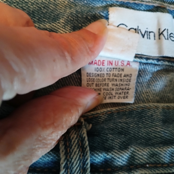 Size 11 Vintage Calvin Klein faded relaxed-fit high waisted jeans. - Picture 5 of 9